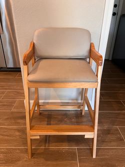Child’s table height booster seat