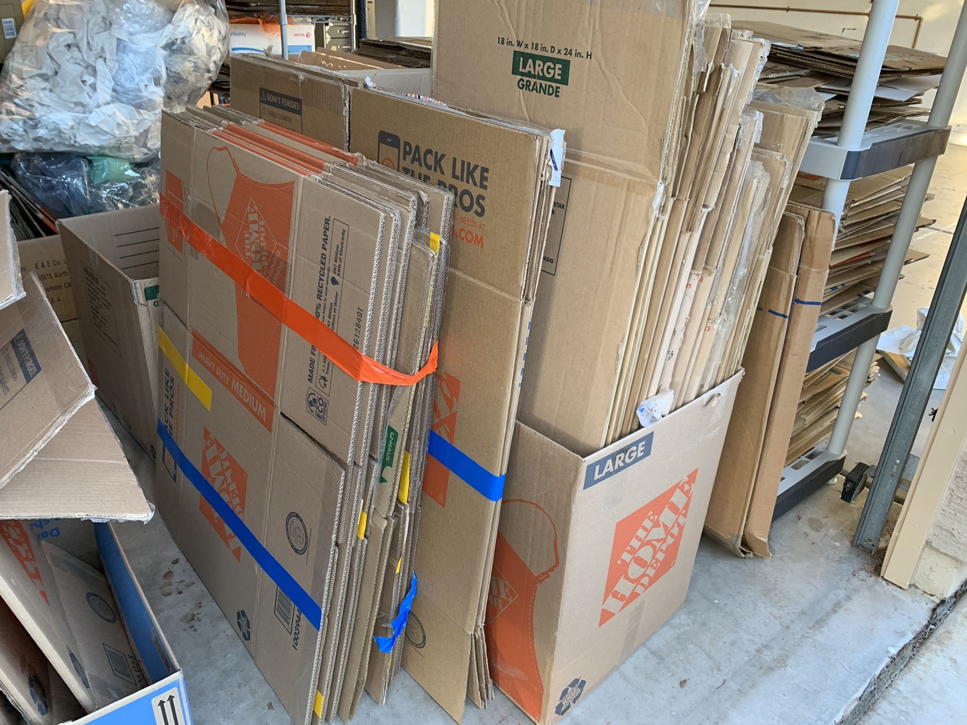 SALESet of Home Depot Uhaul moving boxes includes wardrobe box and