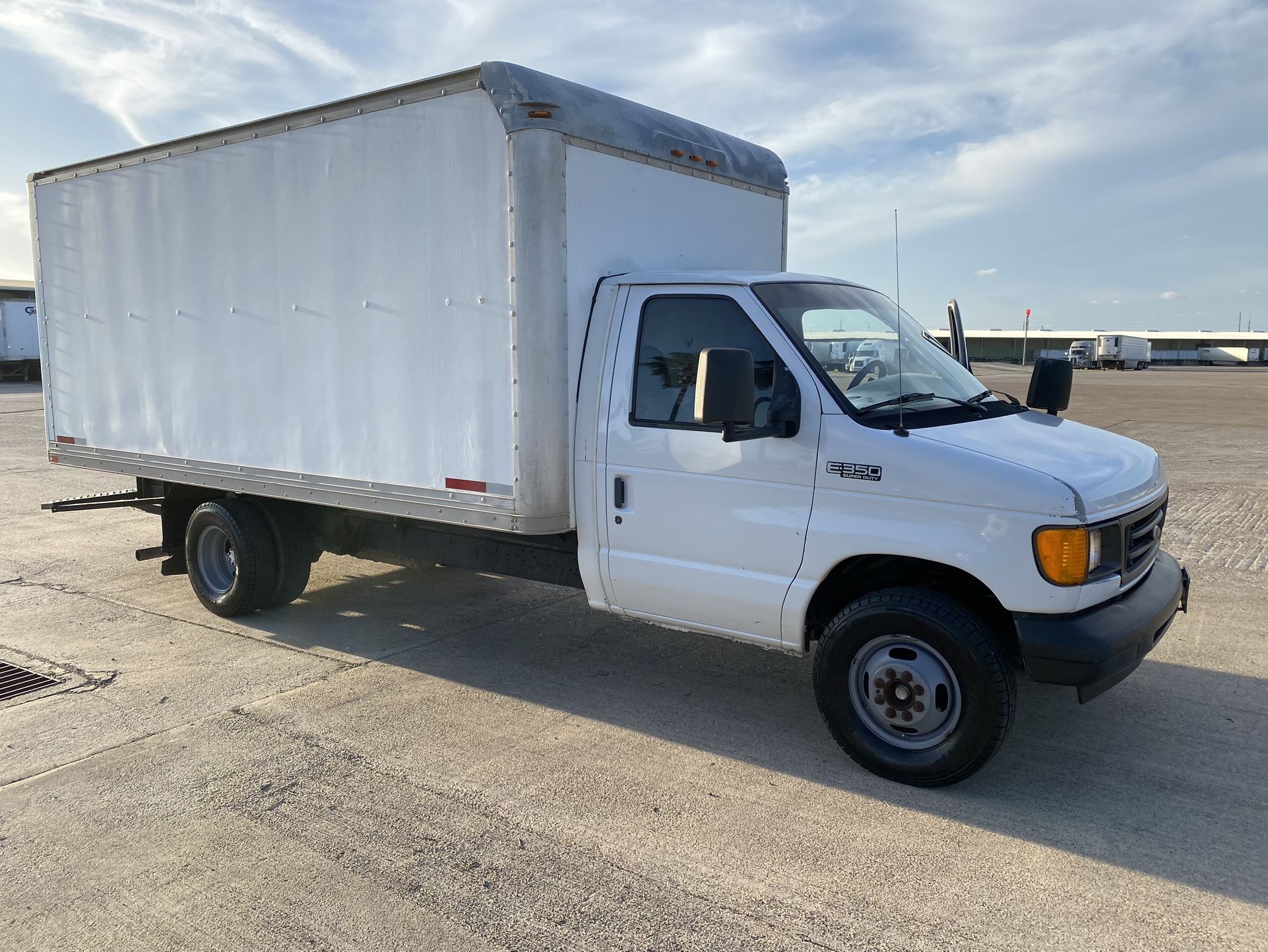 2005 Ford E-350