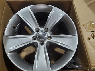 2019 dodge challenger 18im oem rims with center caps and lugnuts