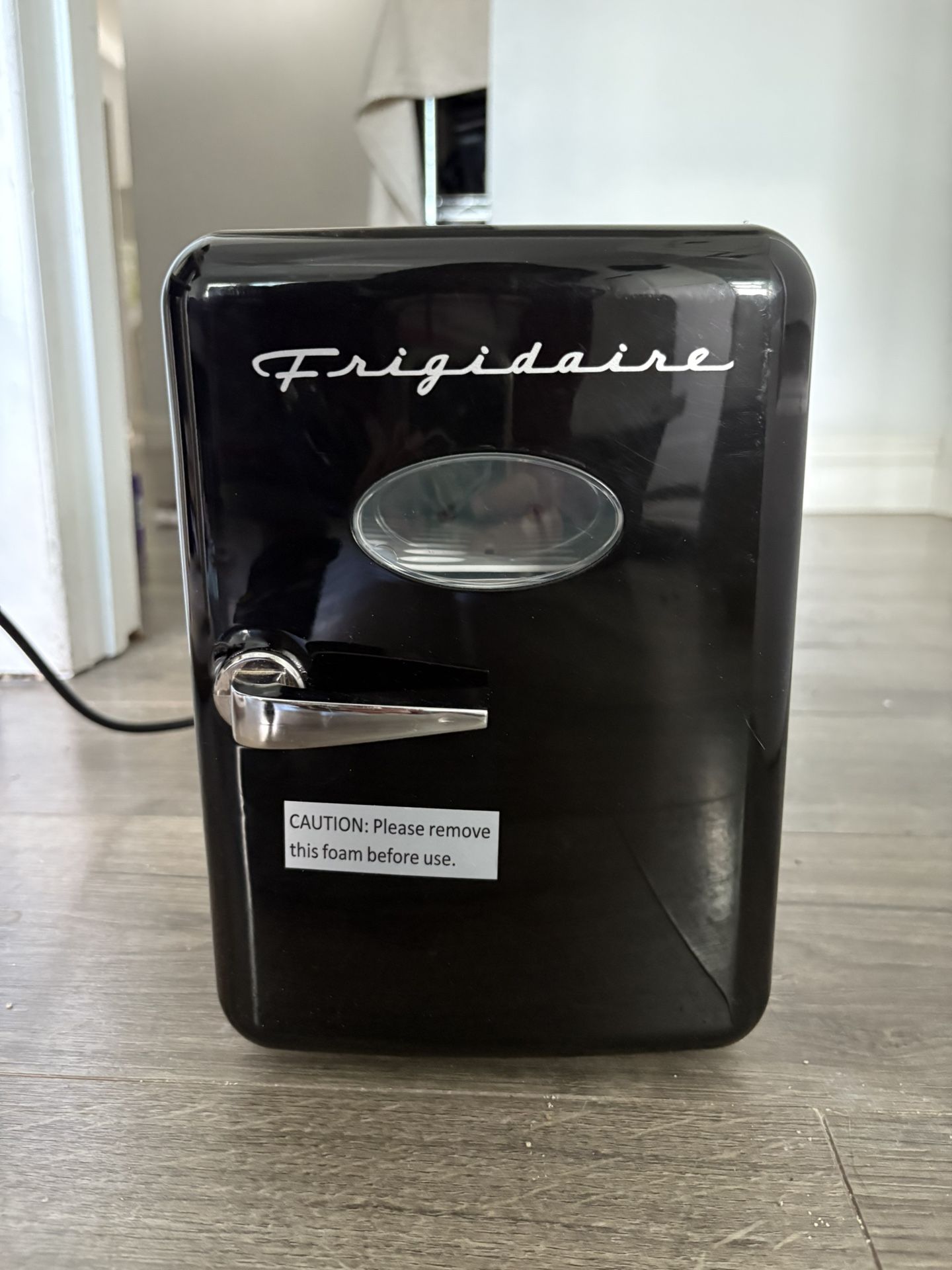 Frigidaire 6 Can Mini Fridge W/ 2 Cords