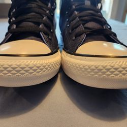 AUTHENTIC SNICKERS SIZE 9