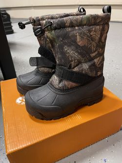 Kids waterproof boots. Faux fur lining. Kid’s US size 12.