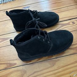 Woman’s Ugg Neumel boots size 10