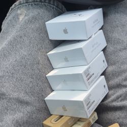 AirPod 4s