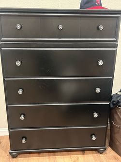 Black 5-Drawer Tall Dresser Chest