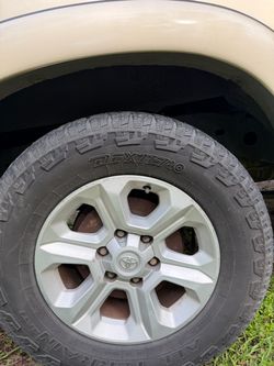 Toyota tundra tires and rims lug nuts