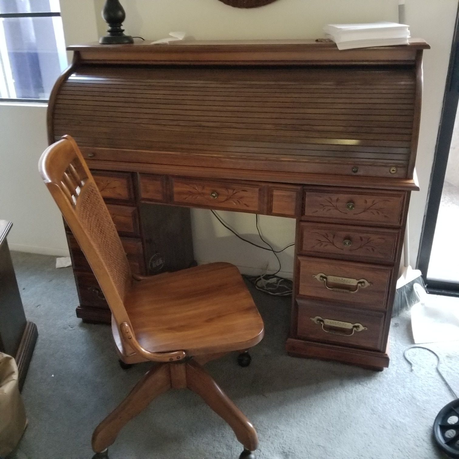 Excellent condition roll top desk that locks.
