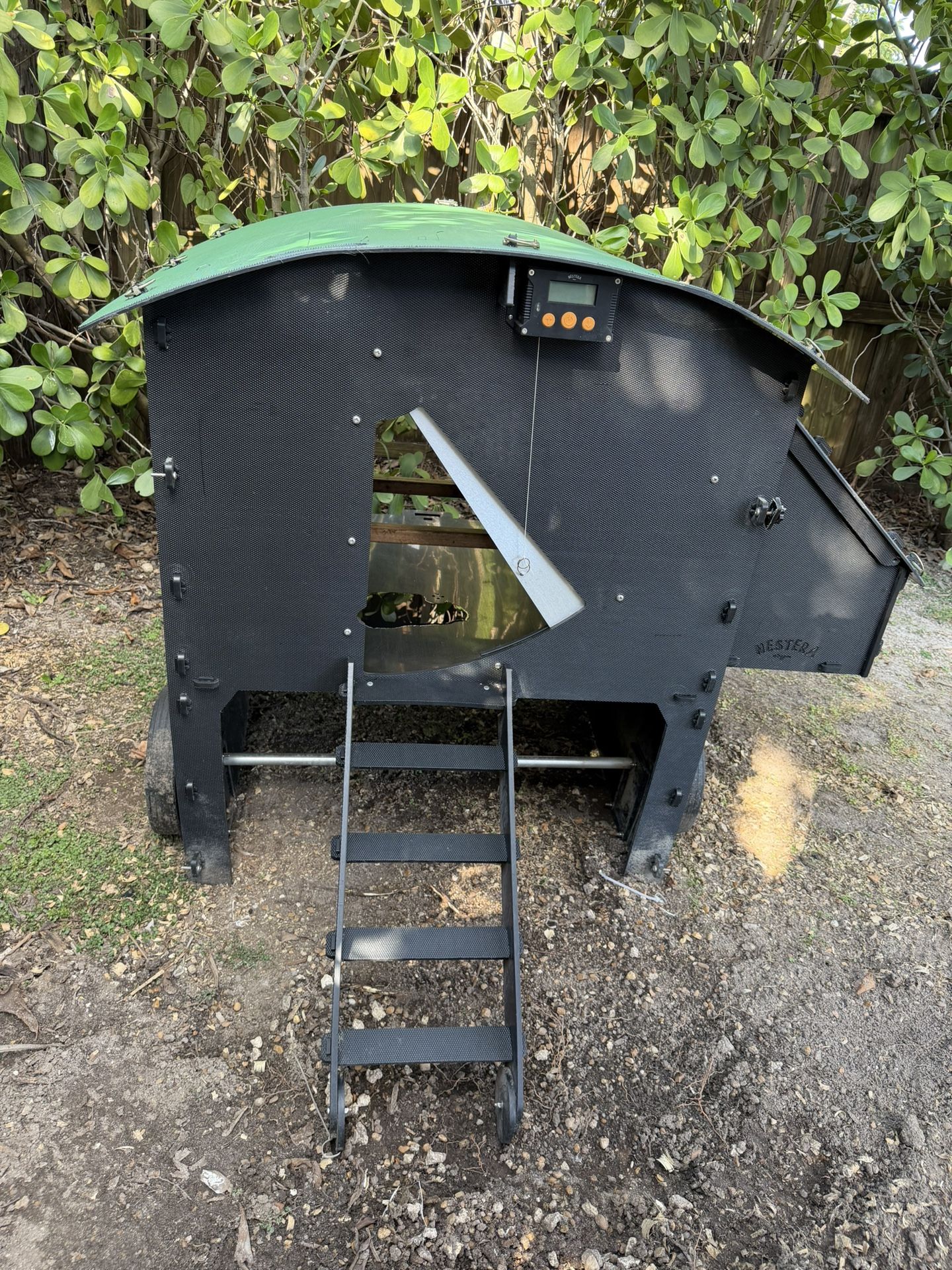 Nestera chicken coop & chicken run, with upgraded accessories package / Gallinero