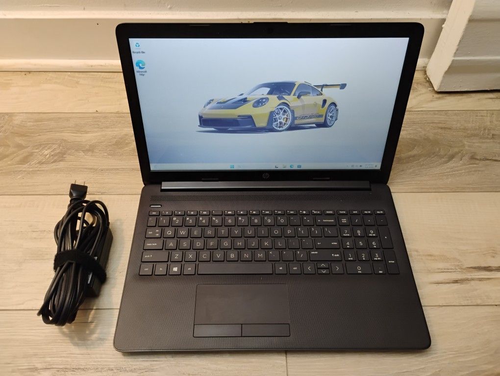 HP Laptop w/Windows 11 Pro