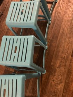 4 STOOLS