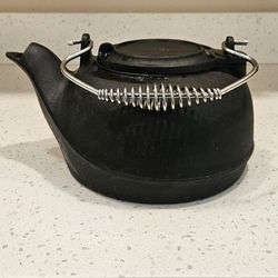 CAST IRON   KETTLE