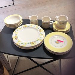 Pfaltzgraff, 4 Place Setting Dish Set, Rosehaven, Yellow