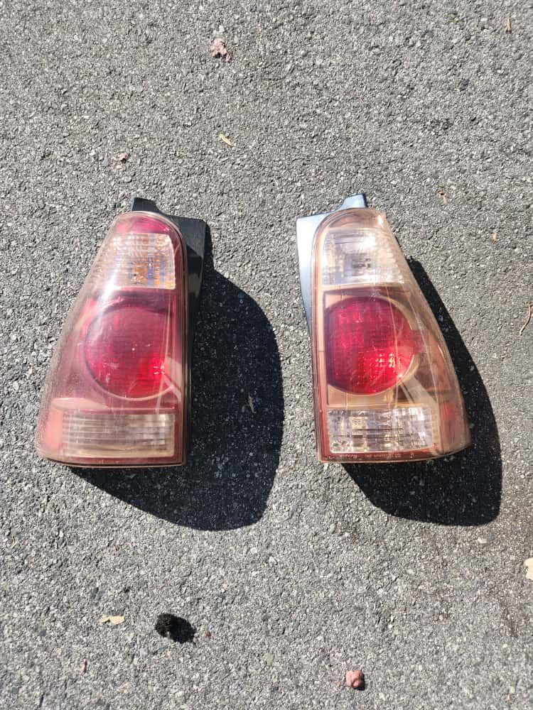 Set of two car tail lights for 2003 4Runner and/or 4th Gen 4Runners