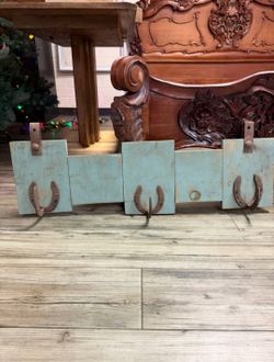 Farmhouse Style Horseshoe Wall Coat Rack 