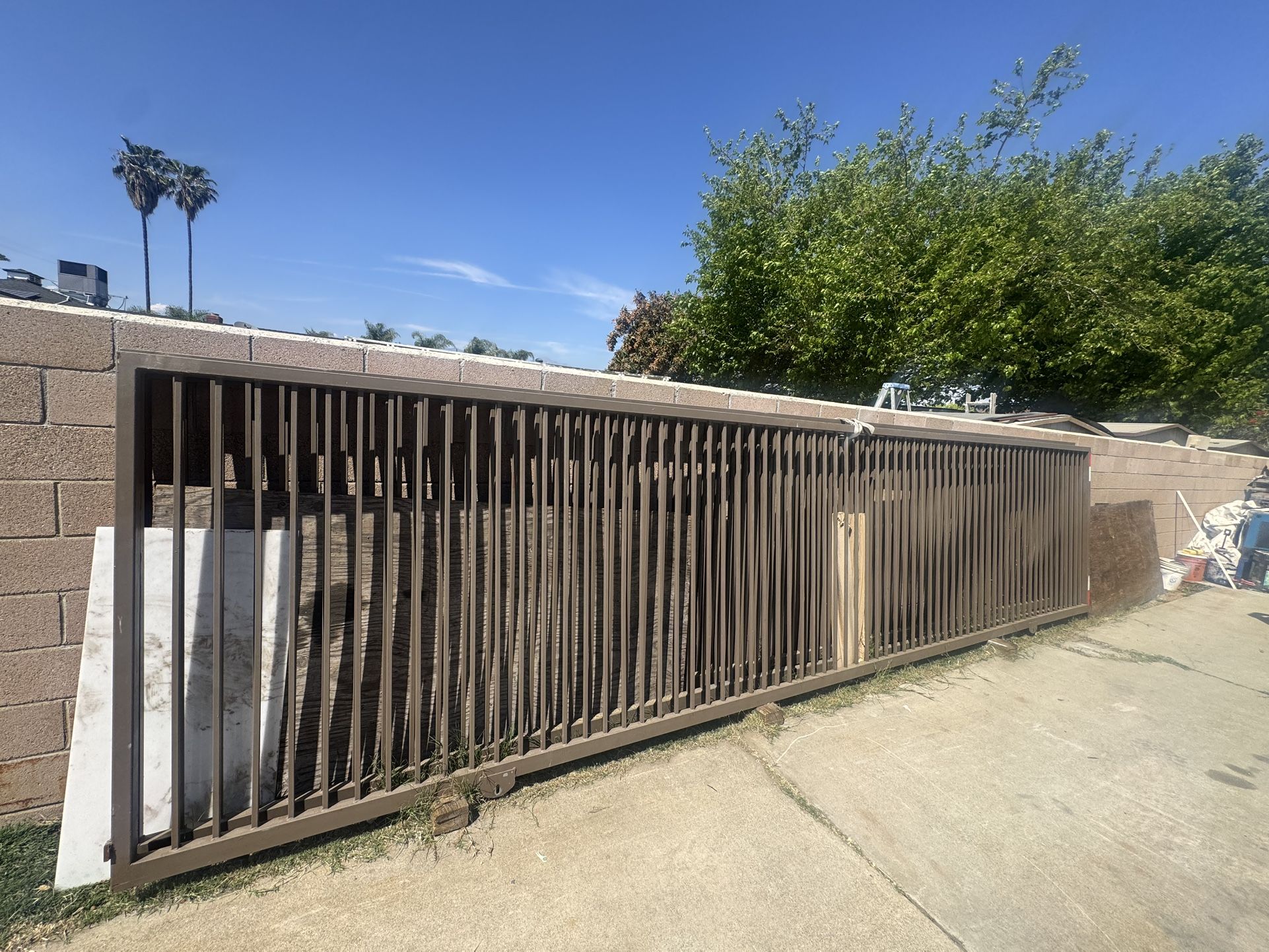 Gate