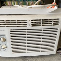 Frigidaire 5,000 BTU Window Room Air Conditioners 