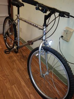 Motiv Rockridge mens 21 speed mtn Bike for Sale in Pomona CA