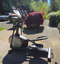 ProForm Elliptical w/ iFit + Adjustable Resistance – Works Great
