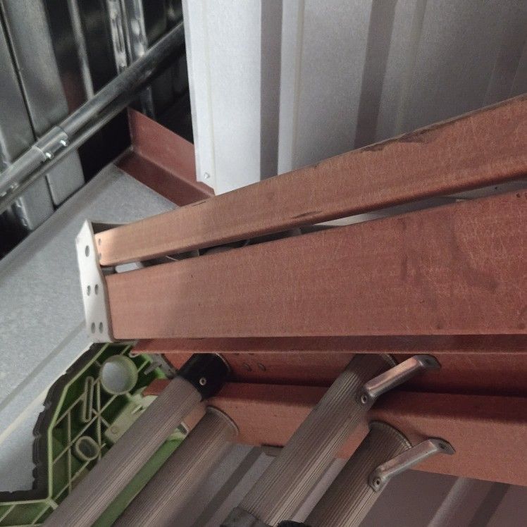 12 Ft Fiberglass Ladder