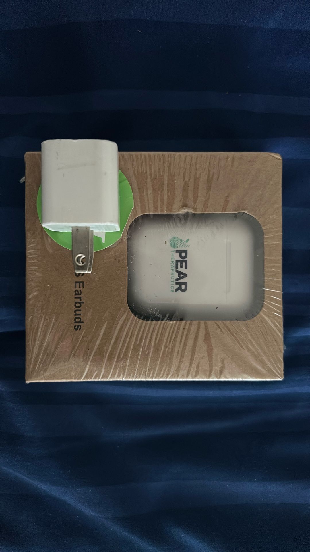 Pear Wireless Earbuds New In Box Very Similar To Apple Earbuds Also Comes W/Real Apple Charger Block! Great Deal!