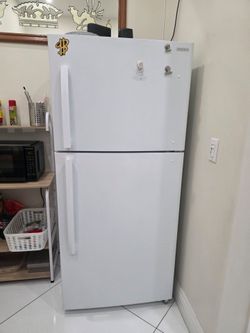 Insignia refrigerator