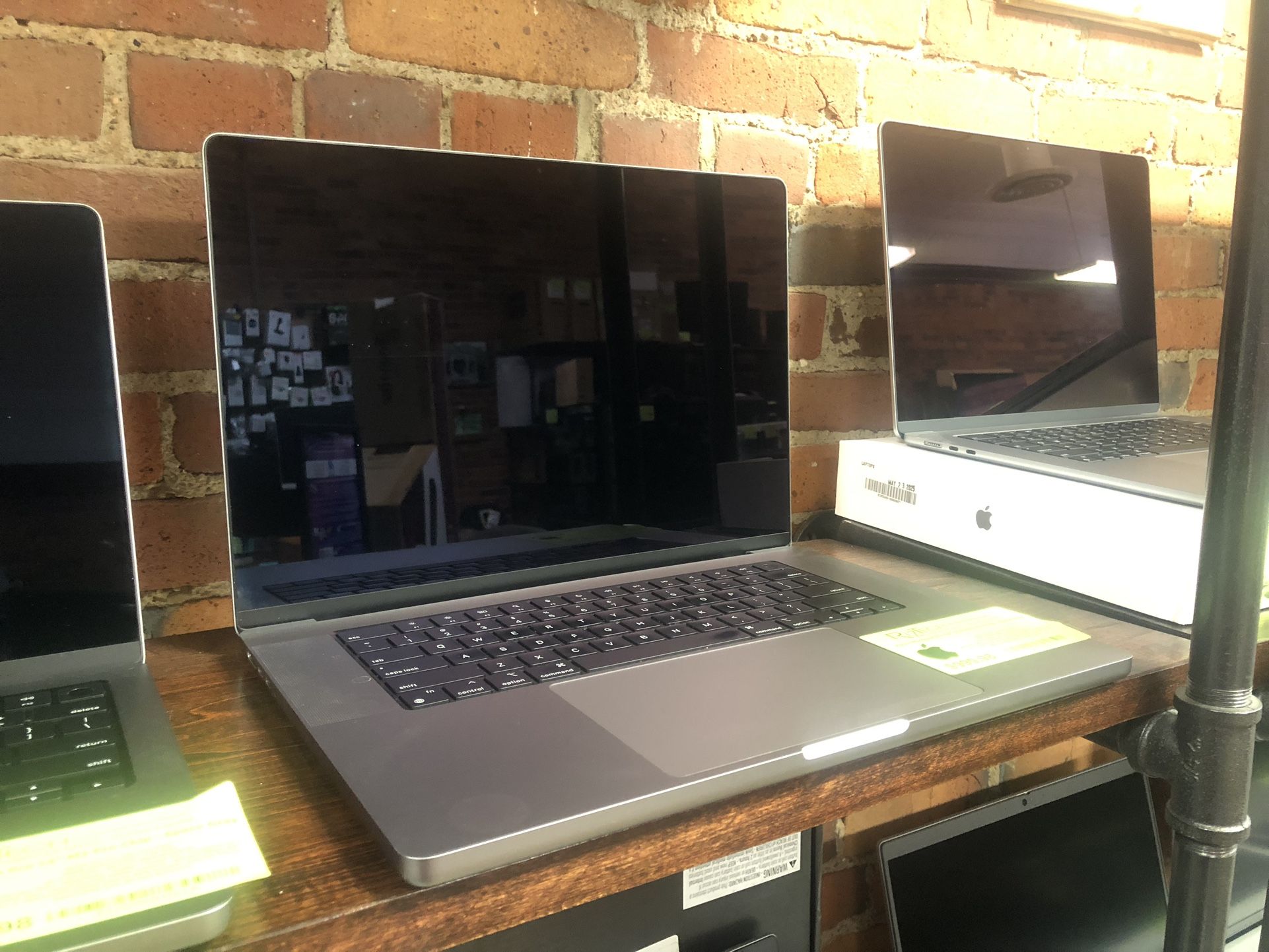 🍎 Apple MacBook Pro 16" 2021 M1 Pro Chip - Space Gray - Professional Power! 💻