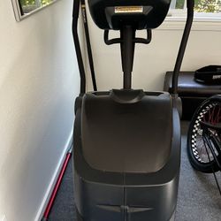 Octane Elliptical Machine 