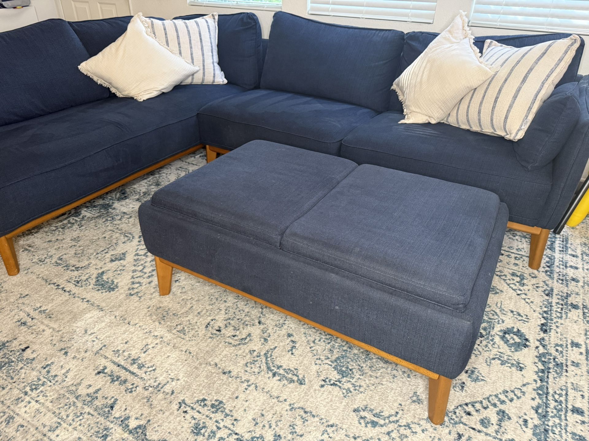 Jollene Fabric Sectional w/ Storage Ottoman