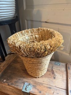 Woven Seagrass Basket with Fringe Rim.