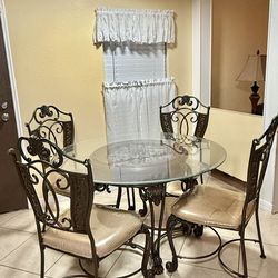Dinning room table and 4 chairs