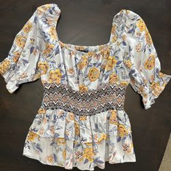 Three-quarter sleeve shirt size Large