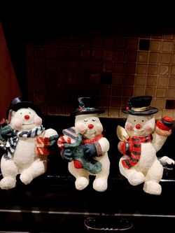 Vintage Sitting Snowman Trio