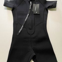 Brand new children’s 3 mm size 6 neoprene wetsuit by Aunua!