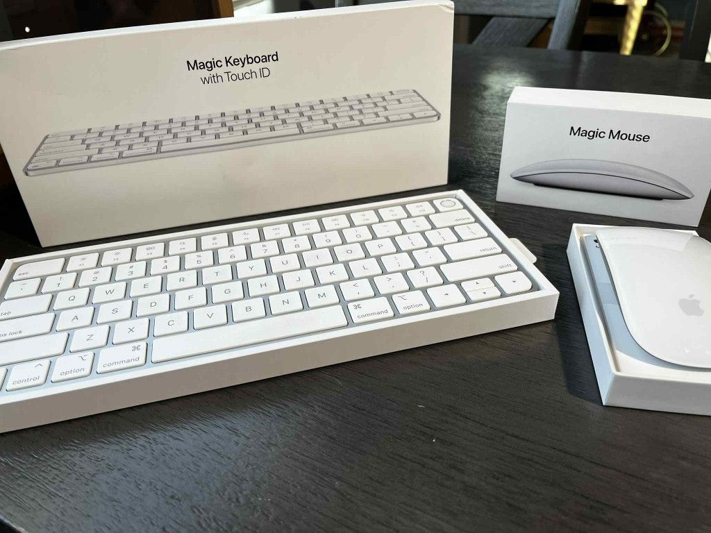 Apple Magic Keyboard & Mouse Set