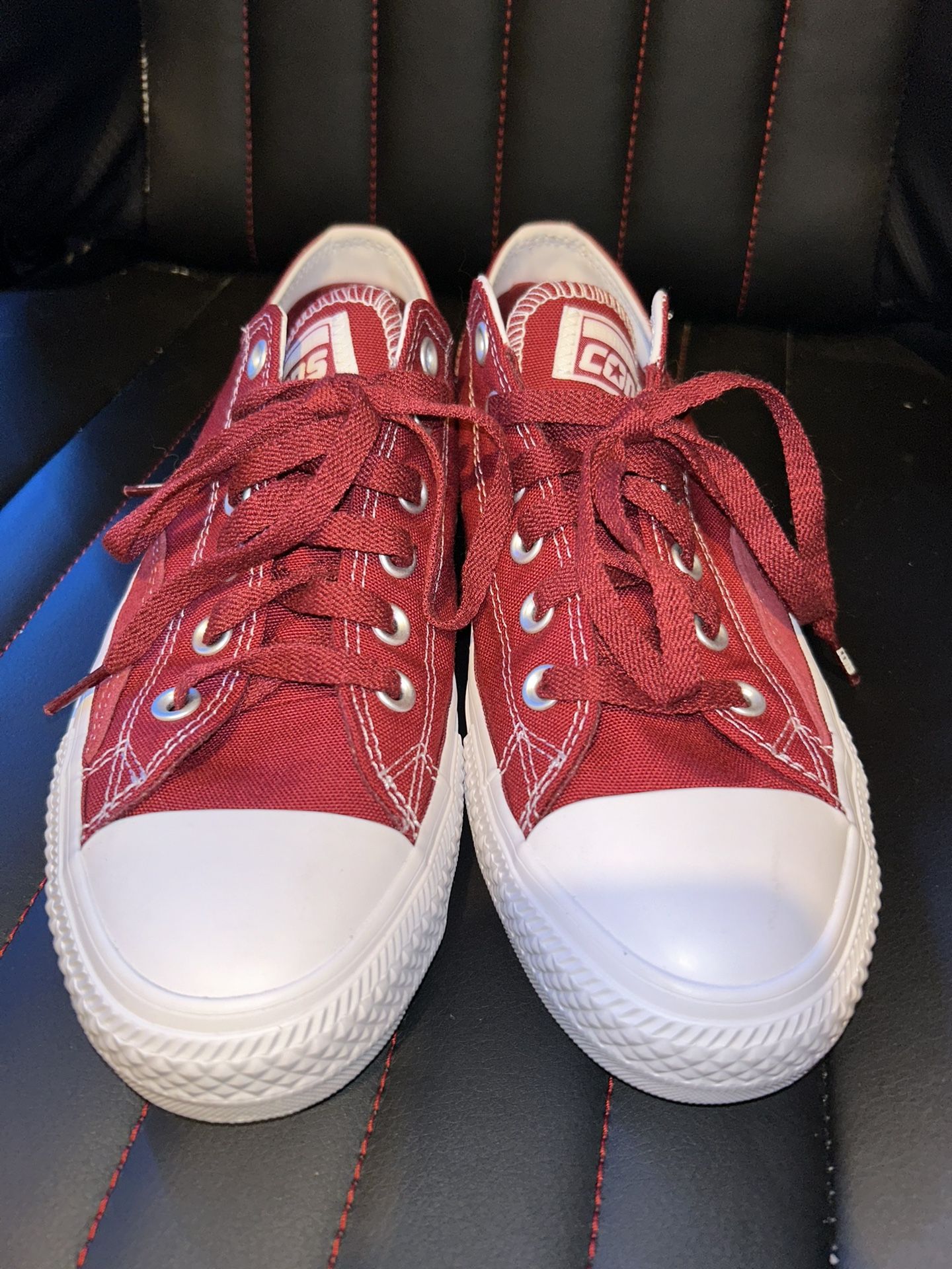 Men’s Burgundy/White Converse Size 7