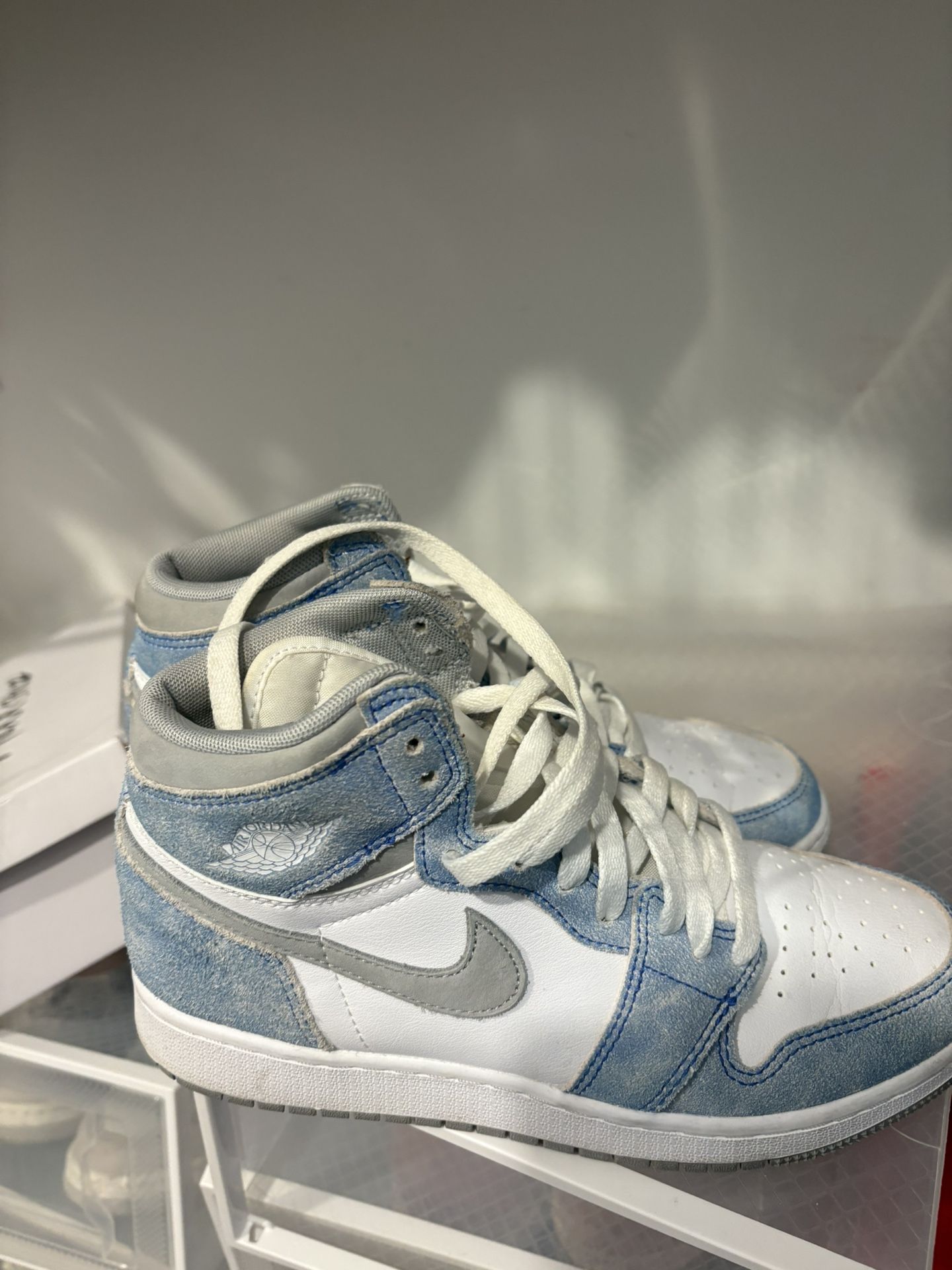 Air Jordan 1 Retro High OG “hyper Royal”