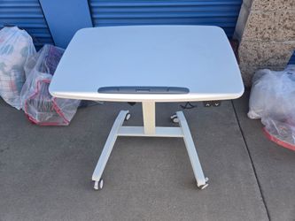 PLOCVB Mobile tilting standing desk