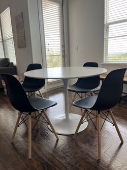 Dinning Table And Chairs
