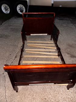 Toddler bed