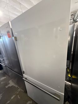 White Bottom Freezer Refrigerator
