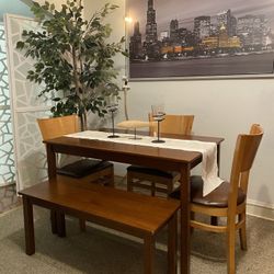 NICE SMALL DINING SET VERY GOOD CONDITION!!! TABLE WITH3 CHAIRS AND BENCH!!!