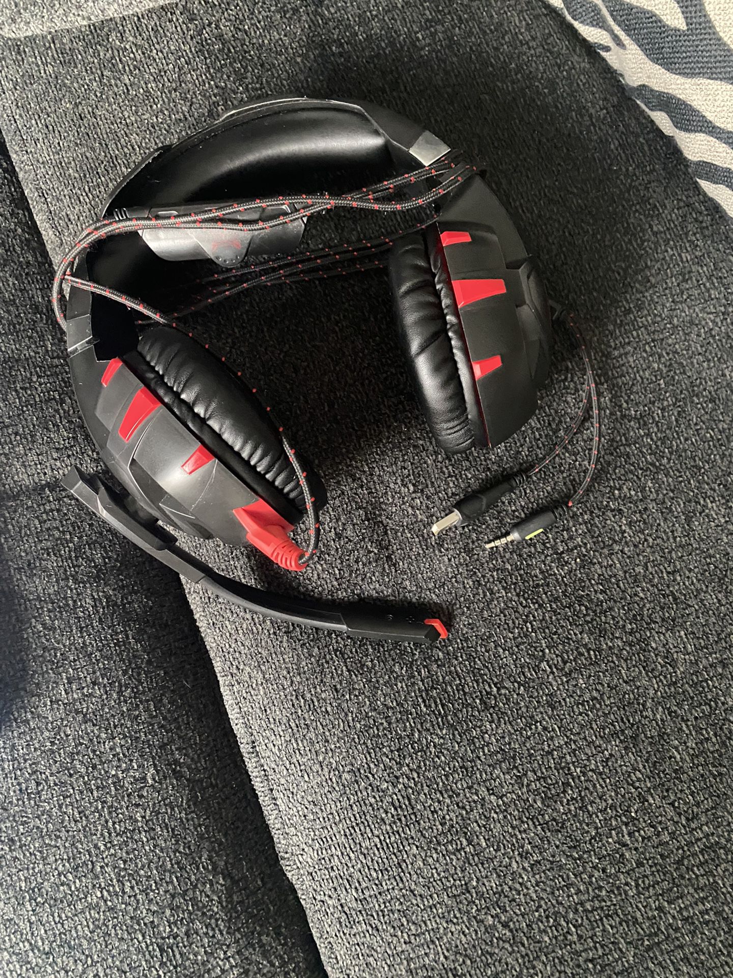 Black And Red headphone With Mic For Any System 