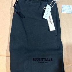 Black essential shorts