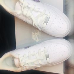 White Nike Air Force Size 6