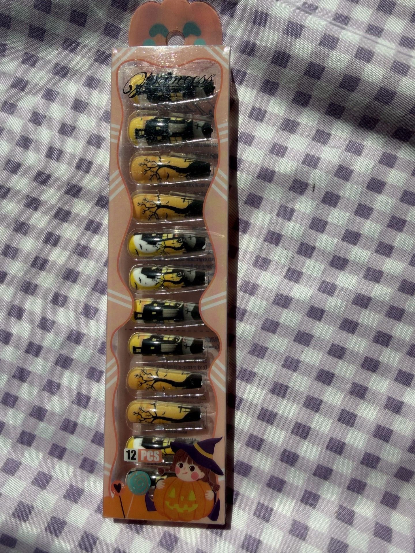 Press on nails