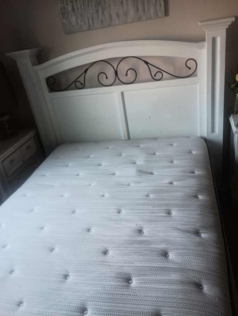 Queen Bedroom Set