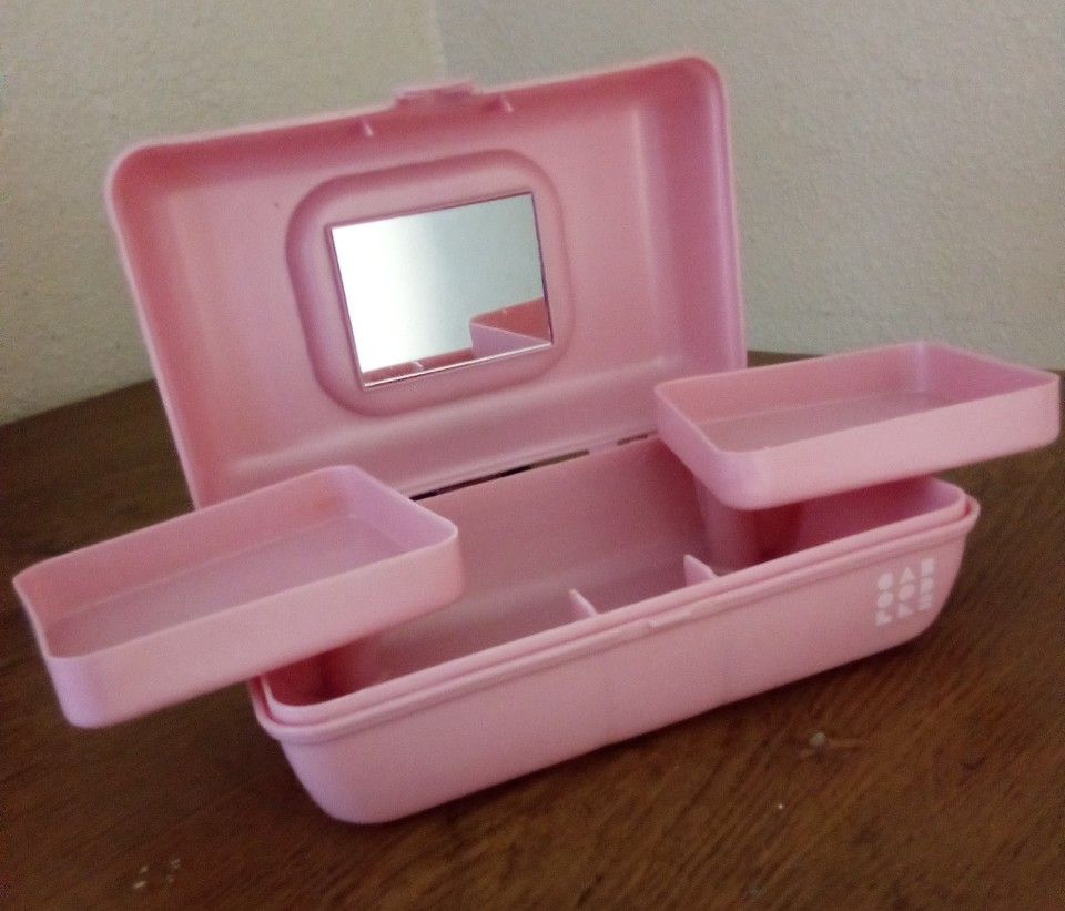 Barbie Pink Caboodle Makeup Box $10