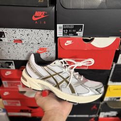 DS ASICS Gel-1130 White Clay Canyon size 8.5