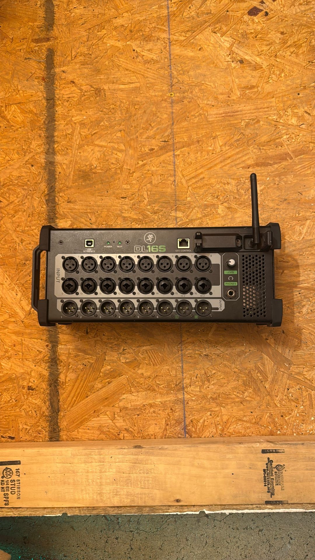 Mackie DL16S Mixer 